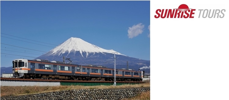 車窓から富士山を眺望できる身延線内を走行する列車