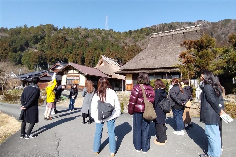 Volunteer Cleaning Activities at Kasuga Taisha Shrine